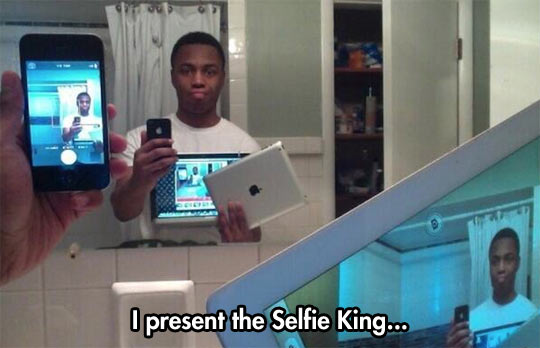 funny-selfie-mirror-iPhone-iPad-notebook.jpg