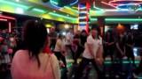 Clip Chàng trai Việt cầu hôn bằng Gangnam Style